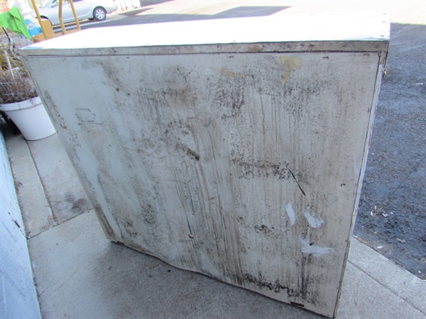 VINTAGE SHABBY-CHIC SHELF UNIT
