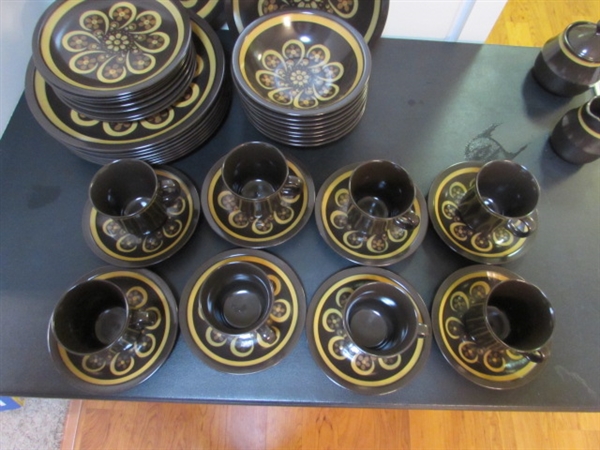 VINTAGE MIKASA (JAPAN) STONEWARE DINNERWARE - SERVICE FOR 8