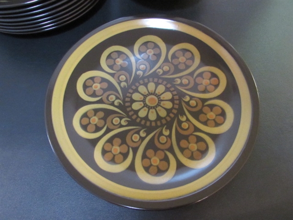 VINTAGE MIKASA (JAPAN) STONEWARE DINNERWARE - SERVICE FOR 8