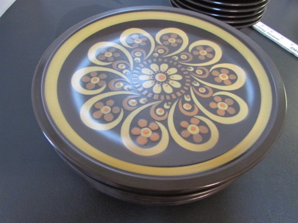 VINTAGE MIKASA (JAPAN) STONEWARE DINNERWARE - SERVICE FOR 8