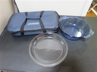 GLASS CASSEROLE W/TRAVEL CASE, PIE PLATE & ROUND CASSEROLE