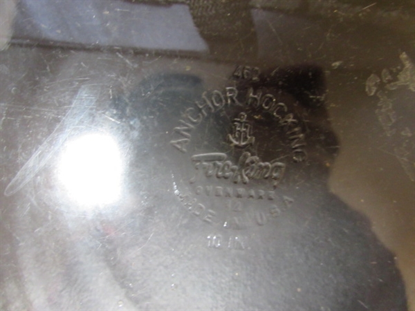 GLASS CASSEROLE W/TRAVEL CASE, PIE PLATE & ROUND CASSEROLE