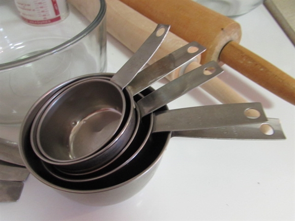 VINTAGE SUNBEAM HAND MIXER, 2 ROLLING PINS, MIXING BOWLS, MEASURING CUPS, ETC.