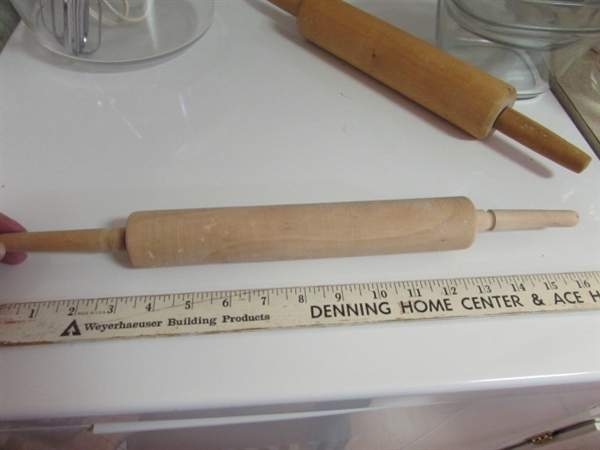 VINTAGE SUNBEAM HAND MIXER, 2 ROLLING PINS, MIXING BOWLS, MEASURING CUPS, ETC.