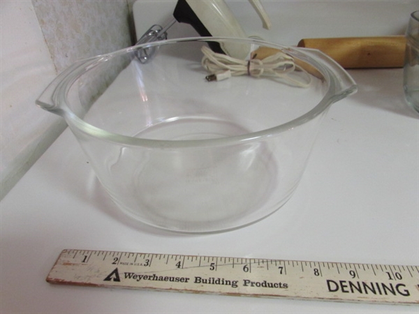 VINTAGE SUNBEAM HAND MIXER, 2 ROLLING PINS, MIXING BOWLS, MEASURING CUPS, ETC.