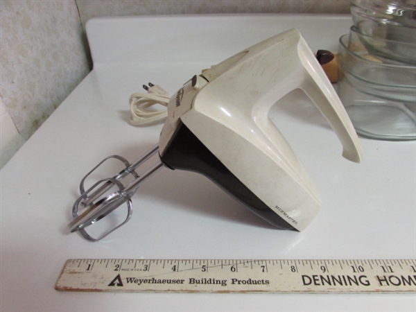 VINTAGE SUNBEAM HAND MIXER, 2 ROLLING PINS, MIXING BOWLS, MEASURING CUPS, ETC.