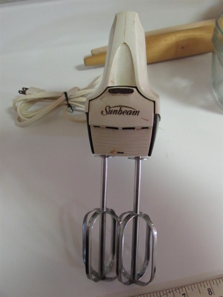 VINTAGE SUNBEAM HAND MIXER, 2 ROLLING PINS, MIXING BOWLS, MEASURING CUPS, ETC.