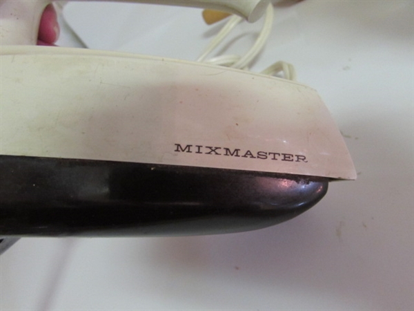 VINTAGE SUNBEAM HAND MIXER, 2 ROLLING PINS, MIXING BOWLS, MEASURING CUPS, ETC.