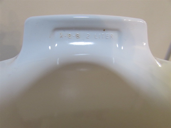 VINTAGE CORNING WARE W/LIDS - 2 DIFFERENT PATTERNS