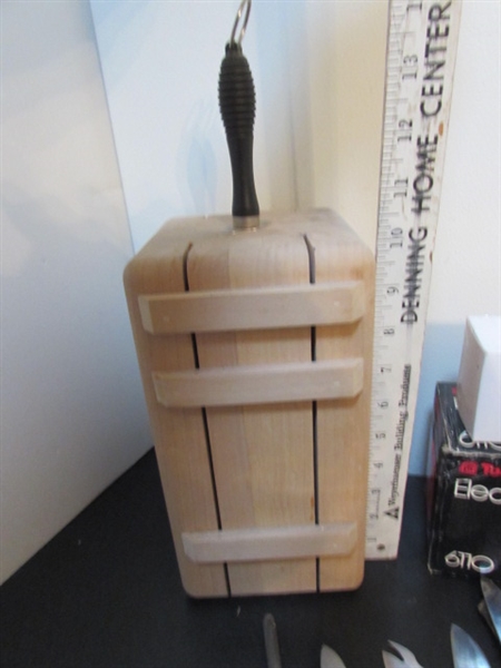 KNIFE BLOCK, KITCHEN KNIVES & SHARPENERS