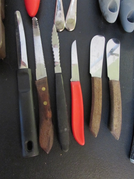 VINTAGE MIRACLE MAID STAINLESS FLATWARE & MISC PATTERNED EXTRAS