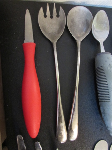 VINTAGE MIRACLE MAID STAINLESS FLATWARE & MISC PATTERNED EXTRAS