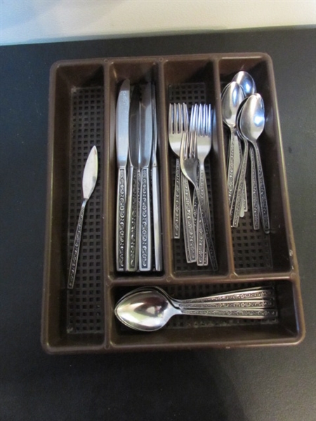 VINTAGE MIRACLE MAID STAINLESS FLATWARE & MISC PATTERNED EXTRAS