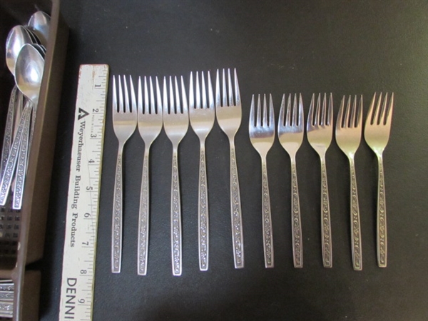 VINTAGE MIRACLE MAID STAINLESS FLATWARE & MISC PATTERNED EXTRAS