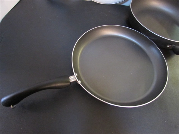 FARBERWARE FRYING PANS & SPLATTER SCREEN