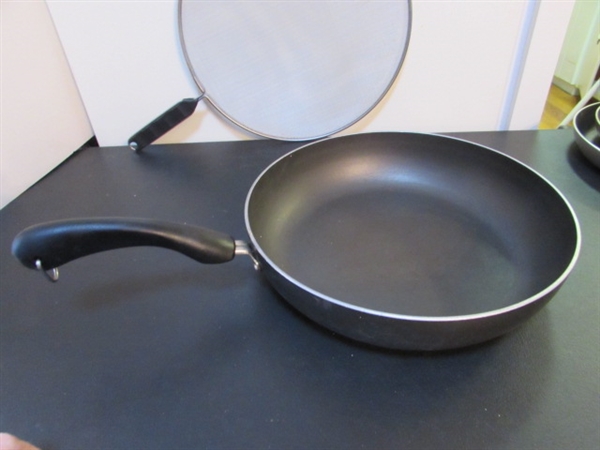 FARBERWARE FRYING PANS & SPLATTER SCREEN