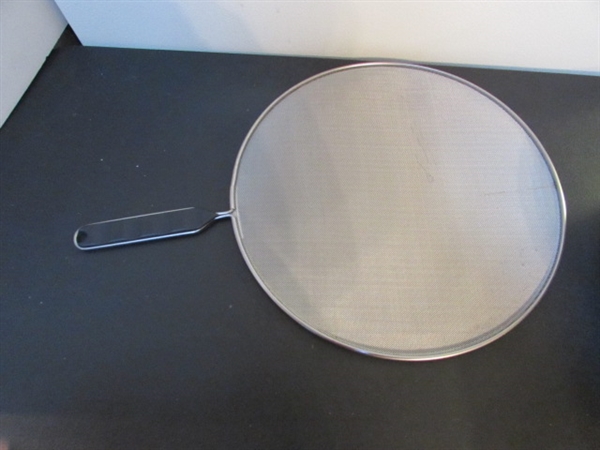 FARBERWARE FRYING PANS & SPLATTER SCREEN