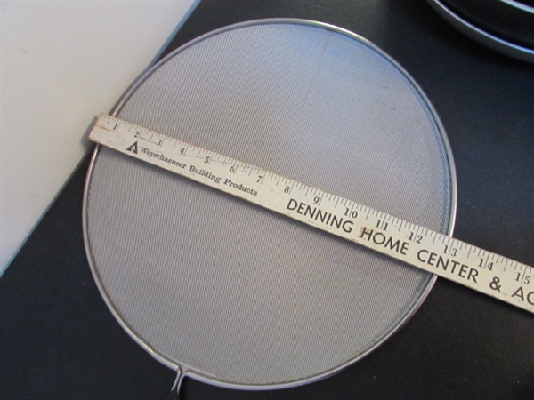 FARBERWARE FRYING PANS & SPLATTER SCREEN