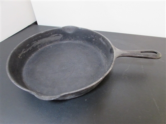10.5" GRISWOLD CAST IRON FRYING PAN