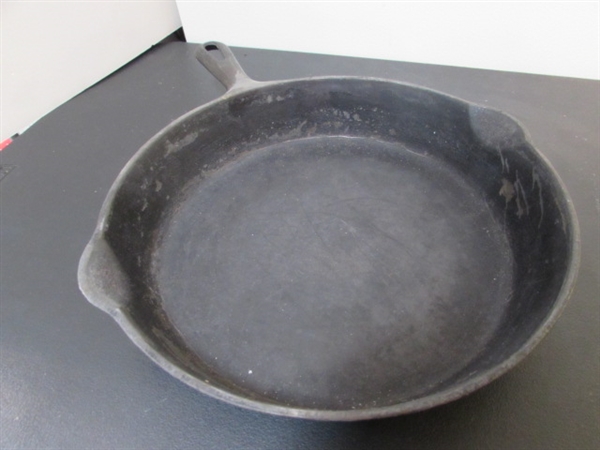 10.5 GRISWOLD CAST IRON FRYING PAN