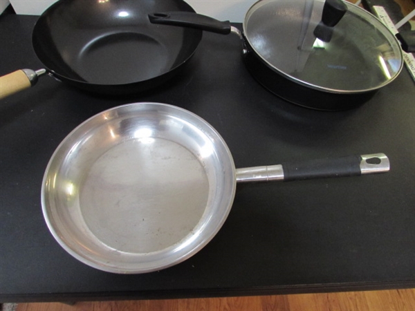 2 SKILLETS & A WOK