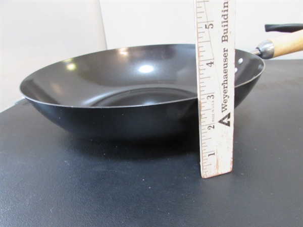 2 SKILLETS & A WOK