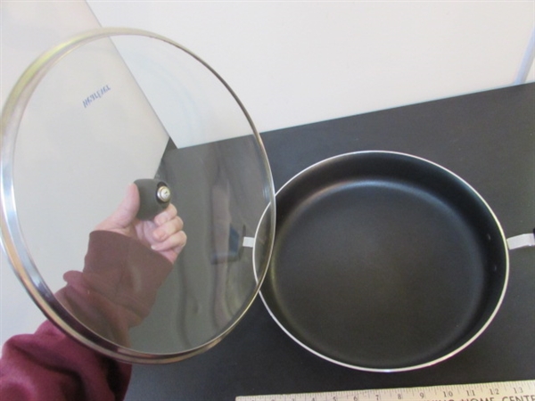 2 SKILLETS & A WOK