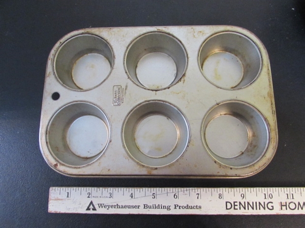 COOKIE SHEETS, MUFFIN TIN, CAKE PANS & MORE