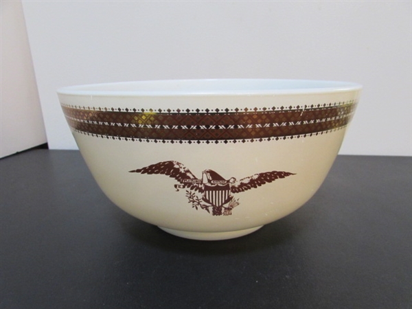 VINTAGE PYREX MILK GLASS 3 QUART FEDERAL EAGLE MIXING BOWL