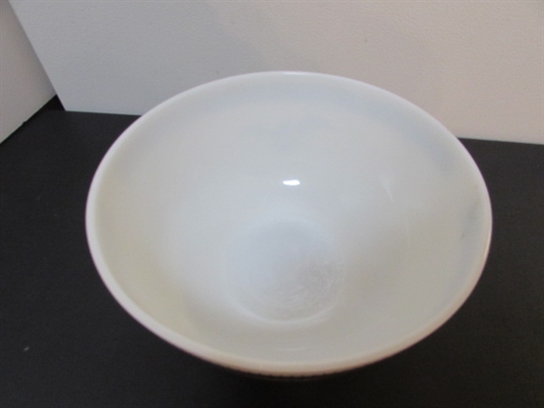 VINTAGE PYREX MILK GLASS 3 QUART FEDERAL EAGLE MIXING BOWL