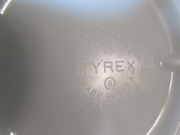 VINTAGE PYREX MILK GLASS 3 QUART FEDERAL EAGLE MIXING BOWL