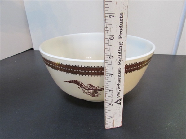 VINTAGE PYREX MILK GLASS 3 QUART FEDERAL EAGLE MIXING BOWL