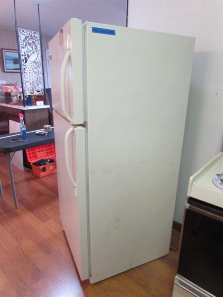 FRIGIDAIRE 16.5 CU FT REFRIGERATOR WITH FROST FREE FREEZER