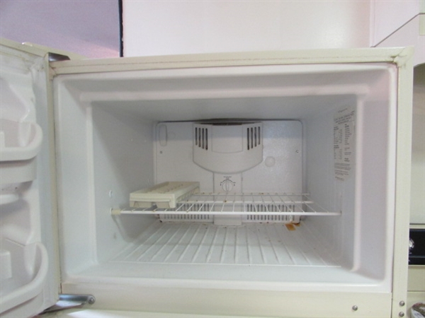 FRIGIDAIRE 16.5 CU FT REFRIGERATOR WITH FROST FREE FREEZER