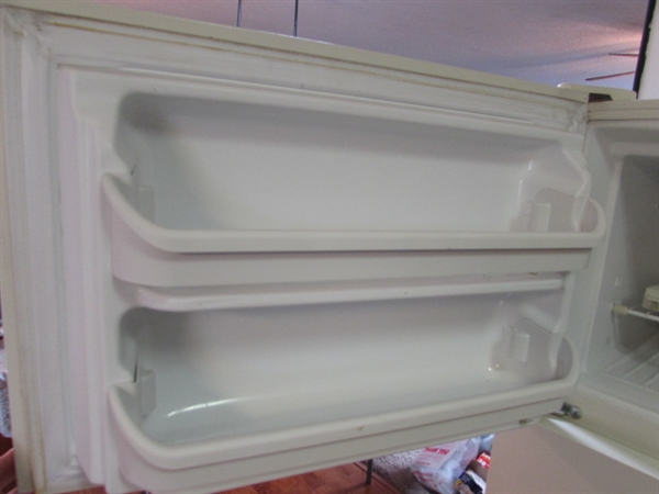 FRIGIDAIRE 16.5 CU FT REFRIGERATOR WITH FROST FREE FREEZER