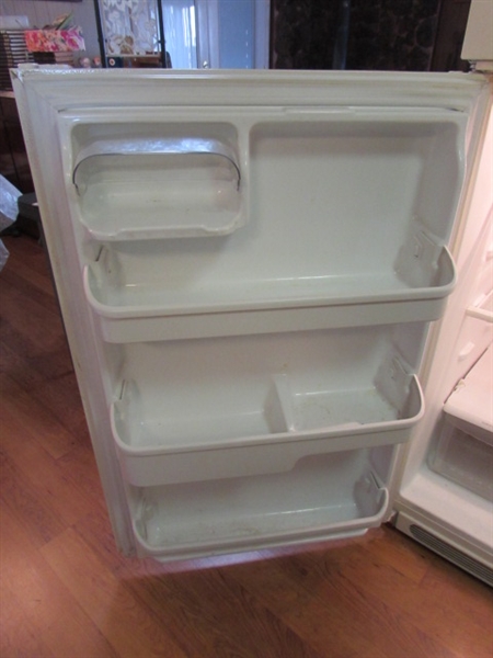 FRIGIDAIRE 16.5 CU FT REFRIGERATOR WITH FROST FREE FREEZER