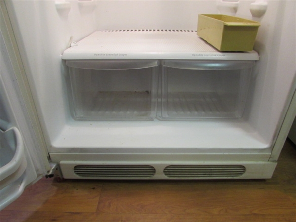 FRIGIDAIRE 16.5 CU FT REFRIGERATOR WITH FROST FREE FREEZER