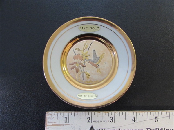 COLLECTION OF ART OF CHOKIN 24KT RIMMED PLATES