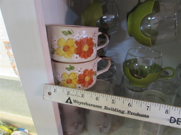 CONTENTS OF CUPBOARD - STEMWARE, DRINKING GLASSES, SOUP MUGS, ETC