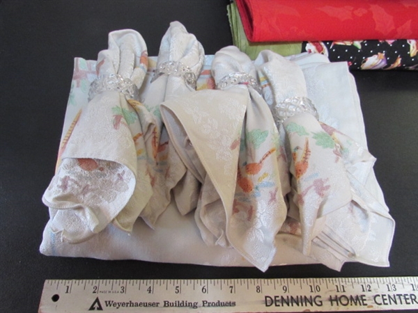CLOTH PLACEMATS, NAPKINS & MORE