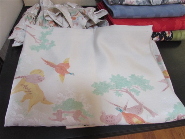 CLOTH PLACEMATS, NAPKINS & MORE