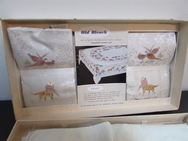 CLOTH PLACEMATS, NAPKINS & MORE