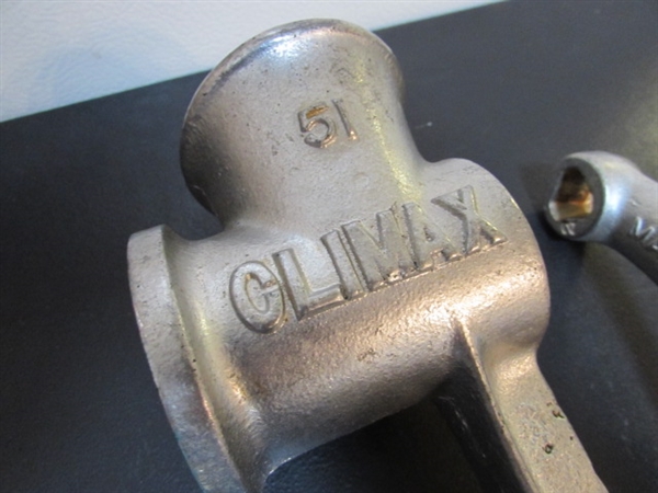 VINTAGE MEAT GRINDERS AND HAND MIXER