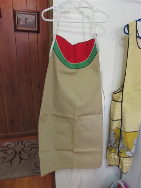 VINTAGE APRONS & NEW KITCHEN TOWELS