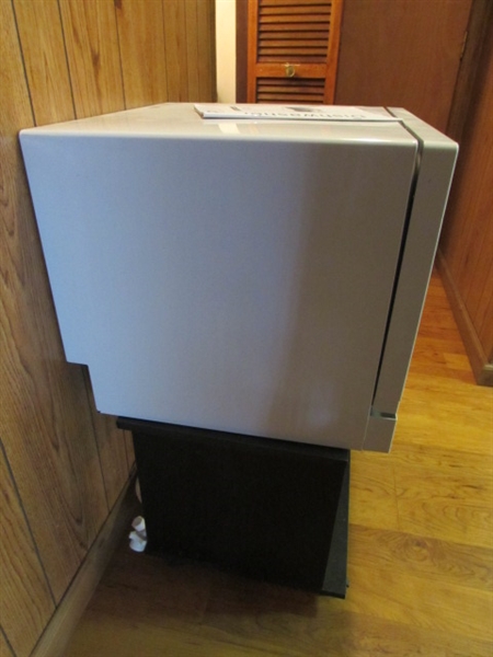 SPT COUNTERTOP PORTABLE DISHWASHER ON ROLLING STAND - LIKE NEW CONDITION