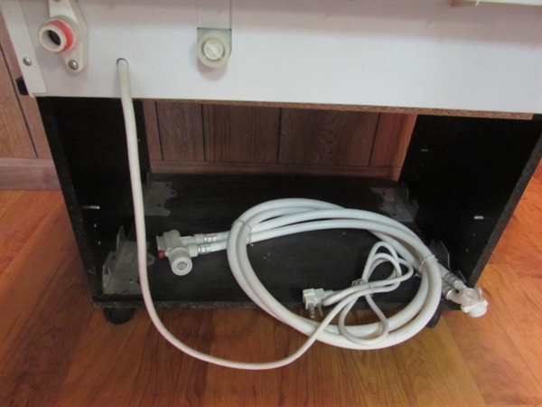 SPT COUNTERTOP PORTABLE DISHWASHER ON ROLLING STAND - LIKE NEW CONDITION