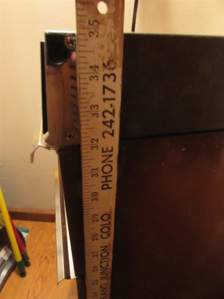 VINTAGE WHIRLPOOL TRASH MASHER - WORKS
