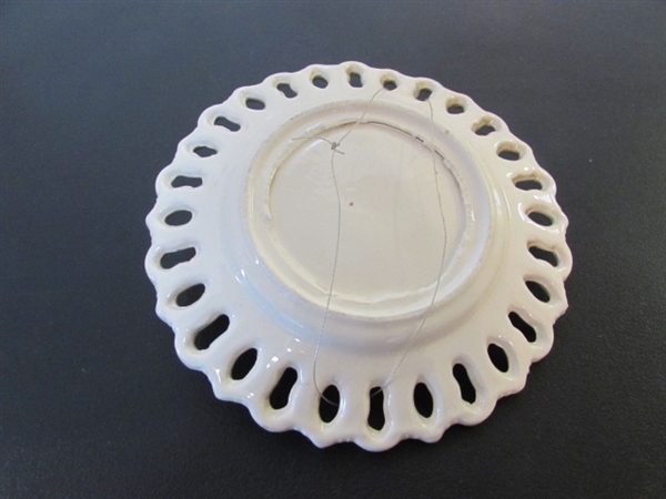 VINTAGE 3 DIMENSIONAL PIXIE PLATES