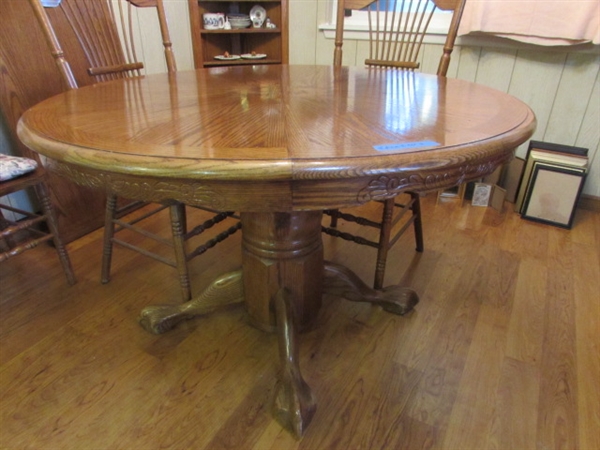 BEAUTIFUL OAK DINING TABLE W/24 LEAF & 6 CHAIRS