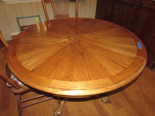 BEAUTIFUL OAK DINING TABLE W/24 LEAF & 6 CHAIRS